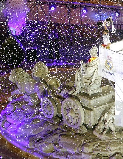 El Autobus del Real Madrid en Cibeles El Real Madid festeja en Cibeles la conquista de la Copa del Rey 2014