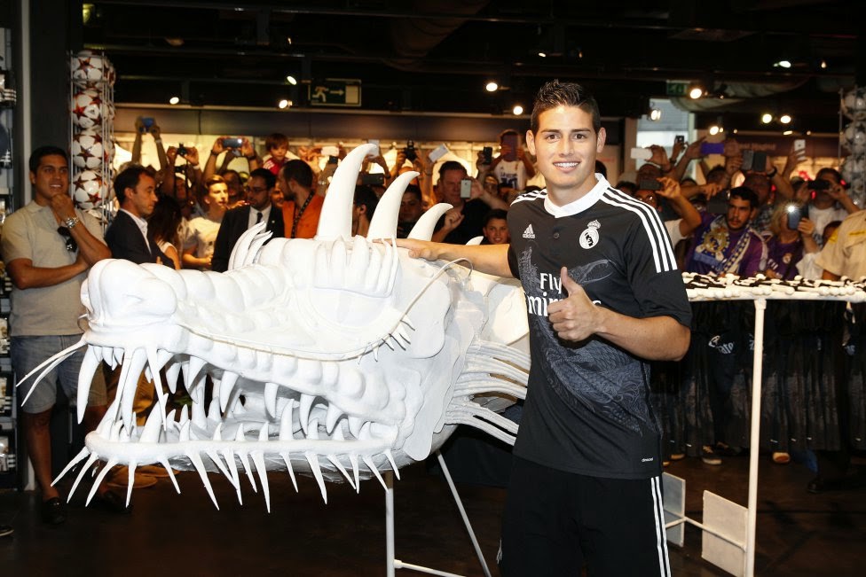 James rodriguez camiseta negra real madrid