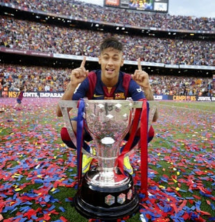 Neymar con la Copa de la Liga copa liga 2015 instagram neymar