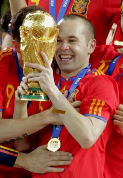 Iniesta con la Copa del Mundo